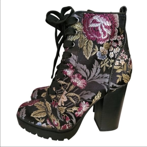 Host Pick🎉 Steve Madden Laurie Black and Red Brocade Rose Moto Boots Size 7.5 - Picture 3 of 10